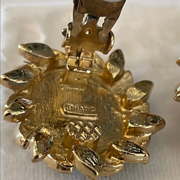 Vintage Black Onyx and Gold Sunburst Earrings with Intricate Design By Butler - Picture 7 of 11